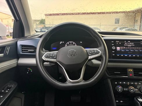 Used 2024 Volkswagen Taos SE AWD/4WD image 21