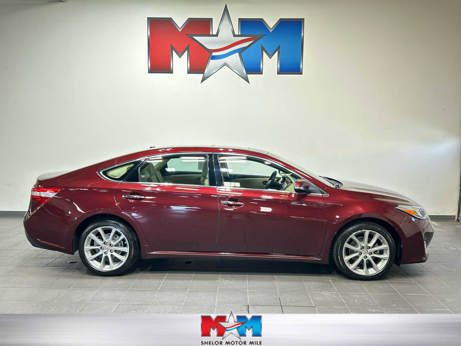 Used 2014 Toyota Avalon XLE Touring FWD image 1