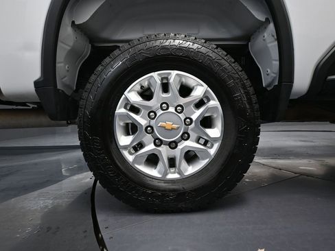 Used 2023 Chevrolet Silverado 2500 LT image 17