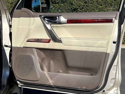 Used 2013 Lexus GX 460 image 22