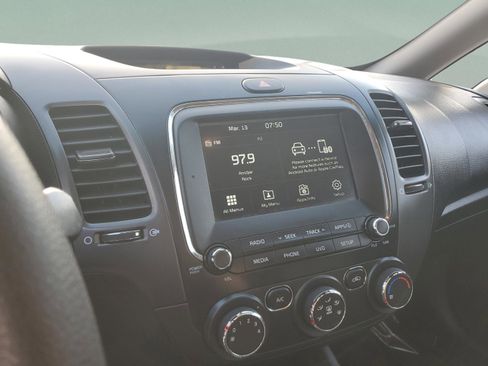 Certified 2018 Kia Forte LX w/ LX Popular Package image 21