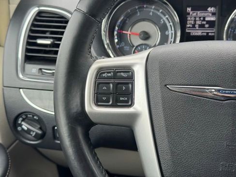 Used 2015 Chrysler Town & Country Touring image 23