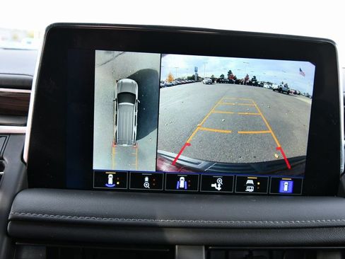 Used 2022 Chevrolet Tahoe LT w/ Luxury Package AWD/4WD image 28