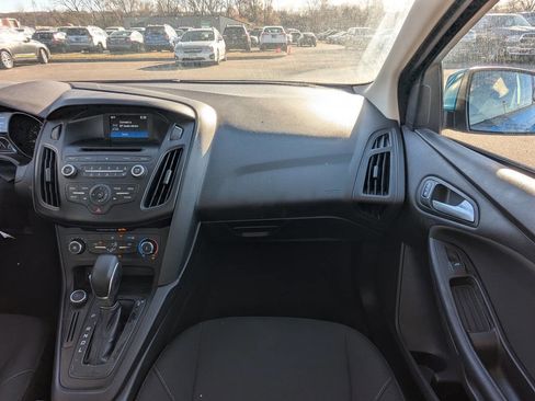Used 2017 Ford Focus SE image 18