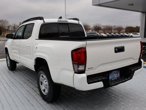 Used 2022 Toyota Tacoma SR image 3