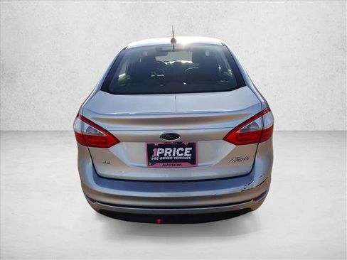 Used 2019 Ford Fiesta SE image 3