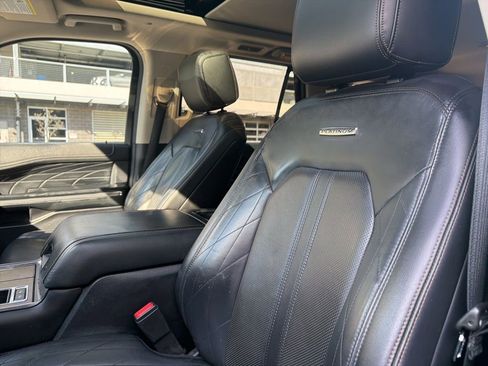 Used 2018 Ford Expedition Max Platinum image 14