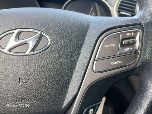 Used 2017 Hyundai Santa Fe SE AWD/4WD image 19