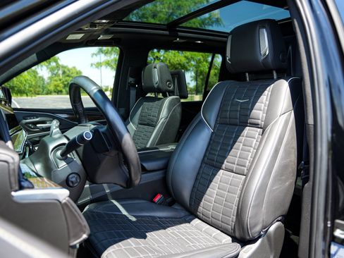 Used 2024 Cadillac Escalade ESV Sport Platinum w/ LPO, ONYX Package AWD/4WD image 12