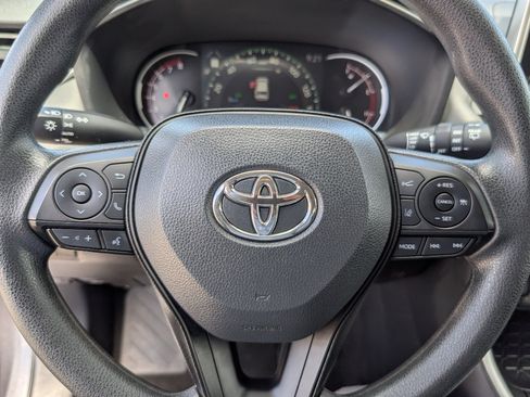 Used 2025 Toyota RAV4 XLE FWD image 18