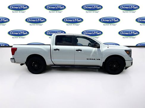 Used 2019 Nissan Titan SV w/ SV Convenience Package RWD image 8