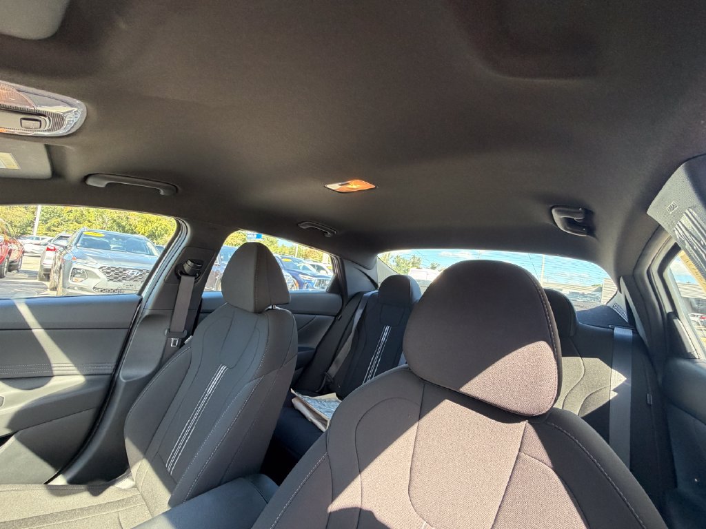 Used 2025 Hyundai Elantra Sport FWD image 32