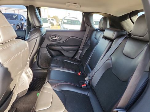 Used 2020 Jeep Cherokee Trailhawk image 9