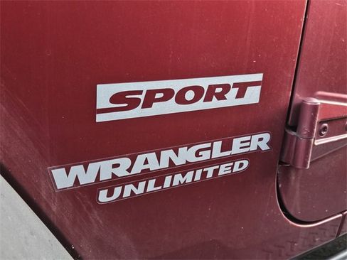 Used 2013 Jeep Wrangler Unlimited Sport image 14