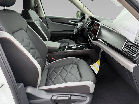 New 2026 Volkswagen Atlas Peak Edition image 9