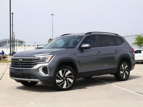 Used 2024 Volkswagen Atlas SE FWD image 1