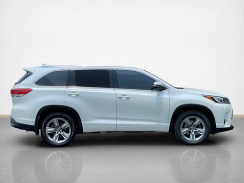 Used 2019 Toyota Highlander Limited FWD image 13