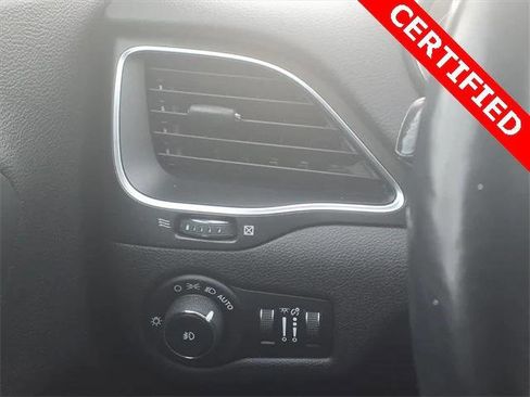 Certified 2020 Jeep Cherokee Trailhawk w/ Cold Weather Group image 19