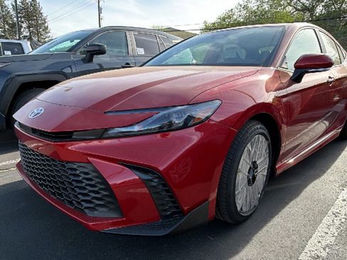 New 2026 Toyota Camry SE FWD image 4