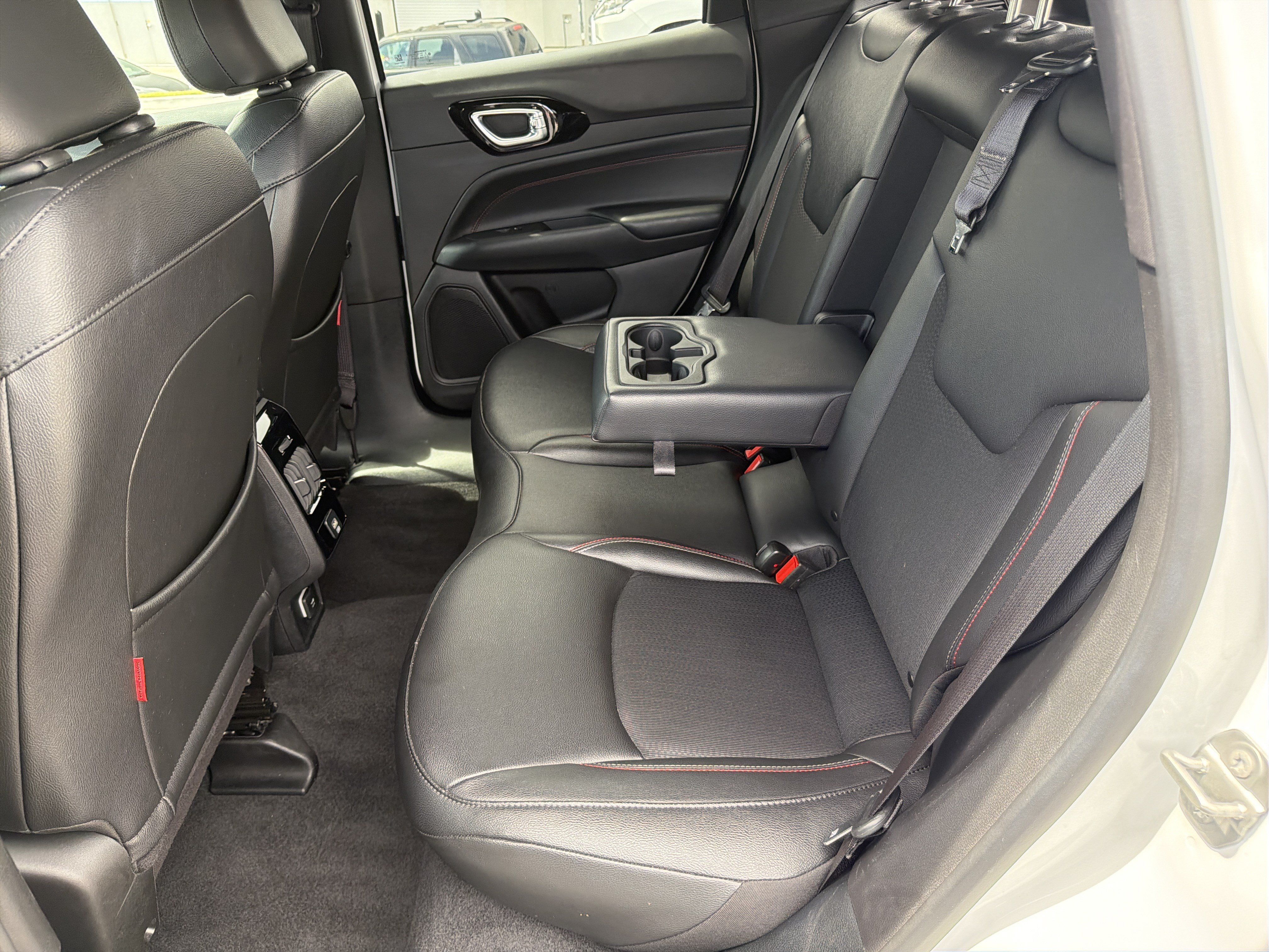 Used 2025 Jeep Compass Trailhawk AWD/4WD image 20