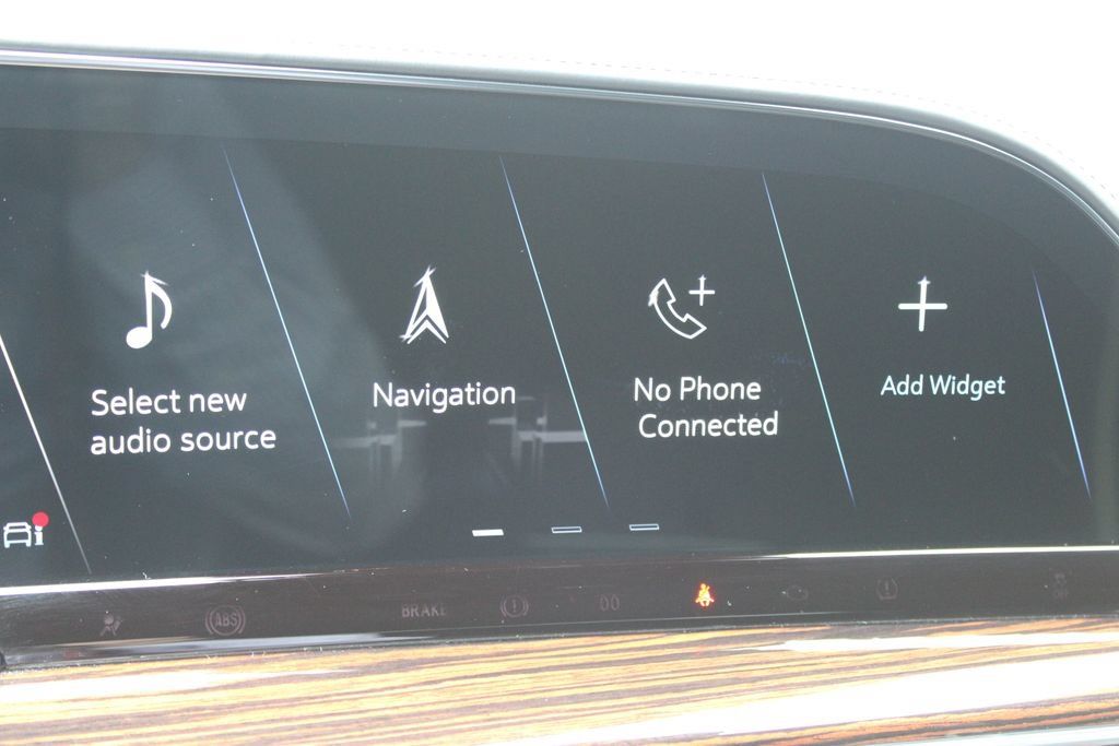 Used 2021 Cadillac Escalade Premium Luxury AWD/4WD image 16