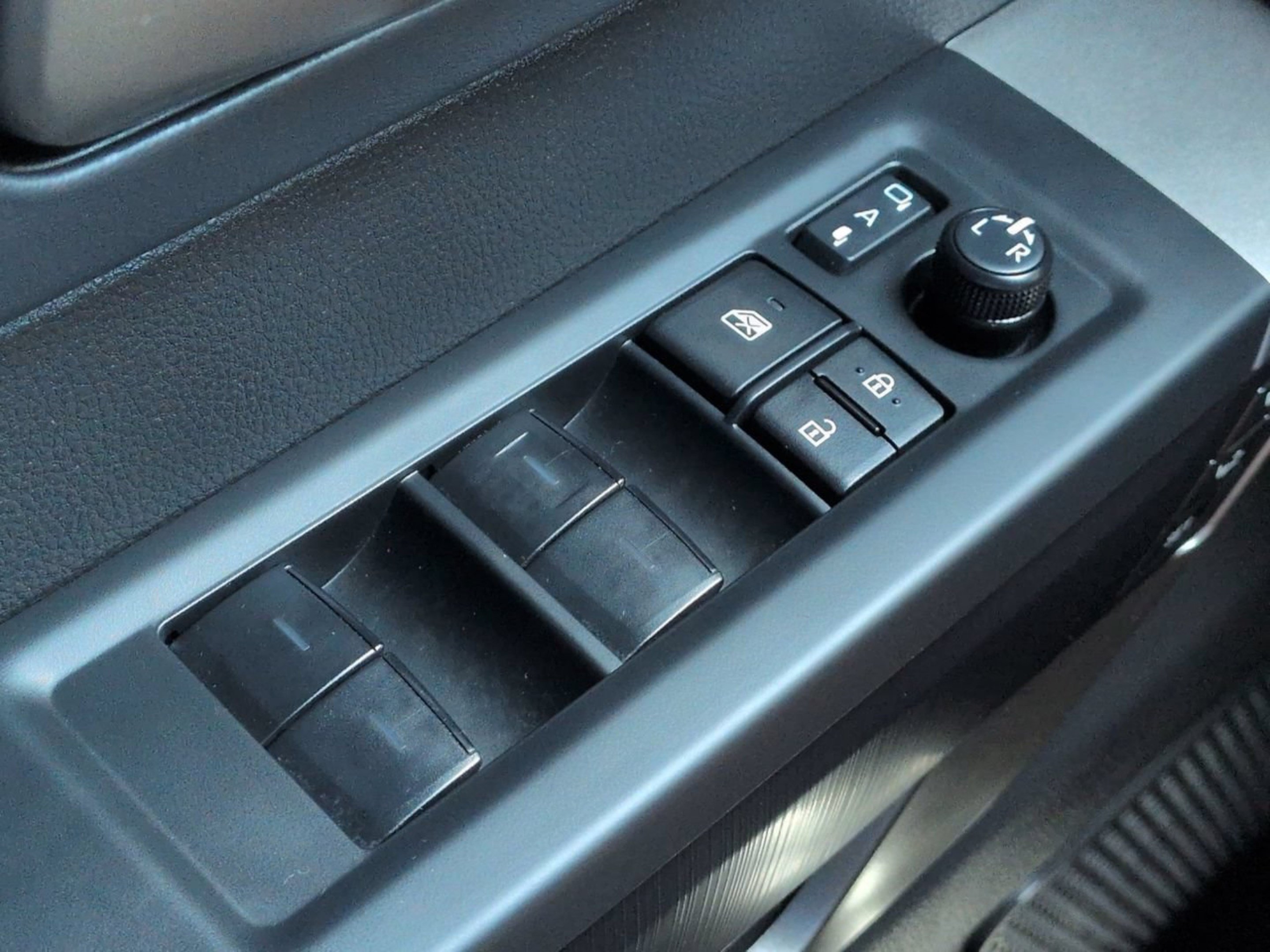 Used 2026 Toyota Sequoia Platinum AWD/4WD image 31