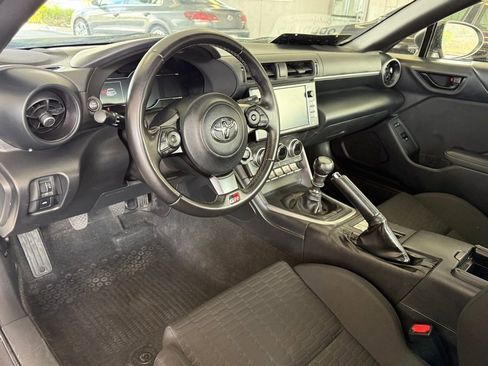 Used 2022 Toyota GR86 w/ ALL Weather Mat Package (TMS) RWD image 27