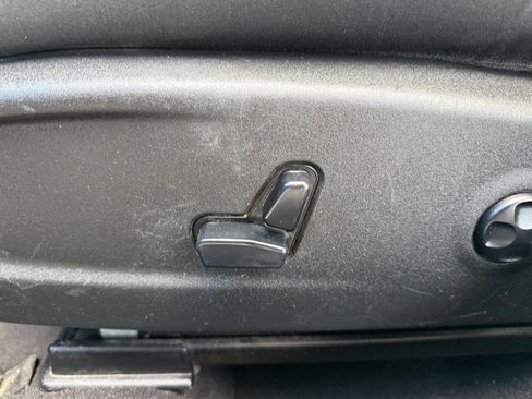 Used 2019 Chrysler 300 Touring w/ Sport Appearance Package image 19