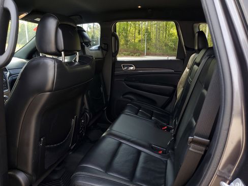 Used 2017 Jeep Grand Cherokee Limited RWD image 12