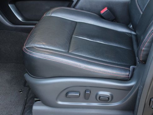 Used 2024 Nissan Titan PRO-4X w/ Pro-4x Convenience Package image 15