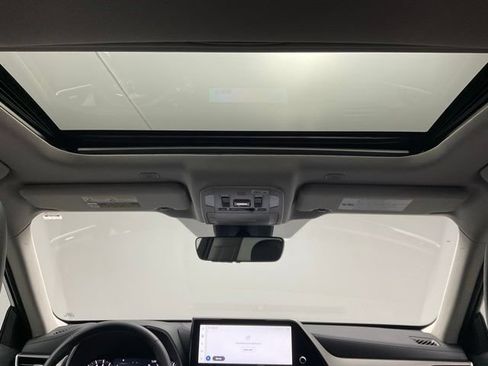 Used 2023 Toyota Highlander XLE AWD/4WD image 26