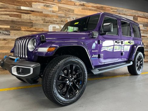 Used 2023 Jeep Wrangler Unlimited Sahara w/ Cold Weather Group AWD/4WD image 2