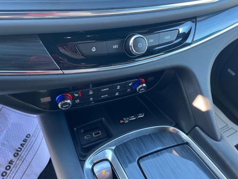 Used 2024 Buick Enclave Premium image 15