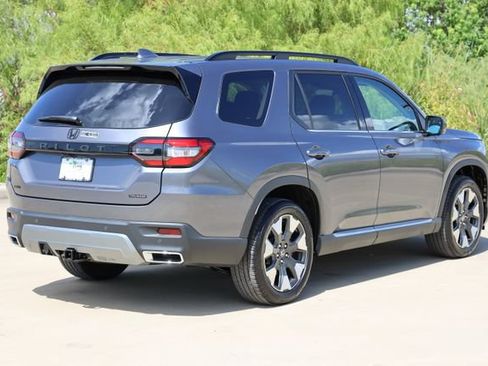 New 2026 Honda Pilot Touring image 8