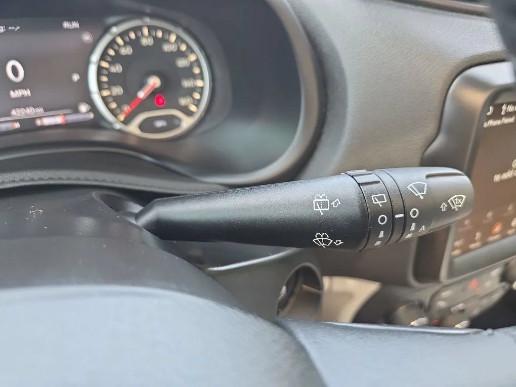 Used 2018 Jeep Renegade Limited w/ UConnect 8.4 Nav Group FWD image 23