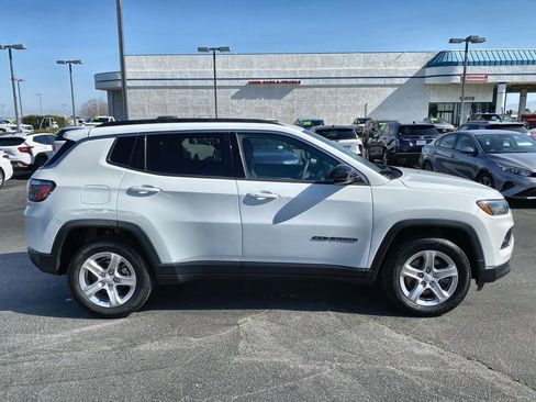 Used 2023 Jeep Compass Latitude AWD/4WD image 37