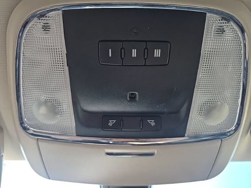 Used 2018 Chrysler 300 Limited AWD/4WD image 20