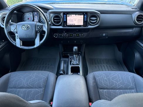 Used 2017 Toyota Tacoma TRD Off-Road w/ Tow Package (A/T) AWD/4WD image 17