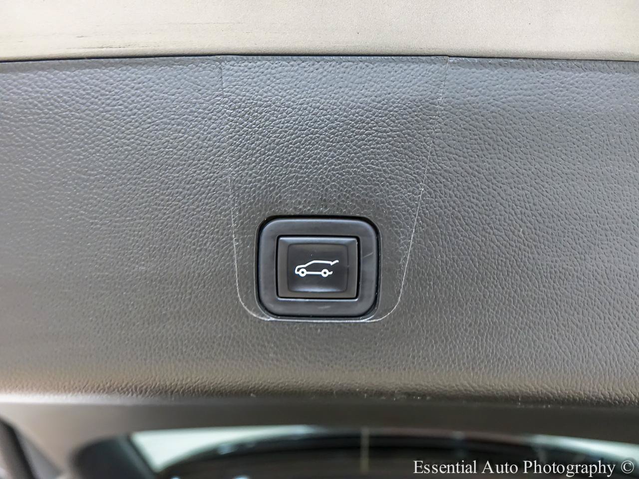 Used 2023 Chevrolet Traverse RS w/ LPO, Floor Liner Package AWD/4WD image 32