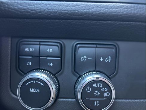Used 2021 GMC Yukon Denali AWD/4WD image 25