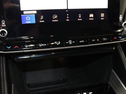 Used 2024 Jeep Wagoneer Series III AWD/4WD image 52