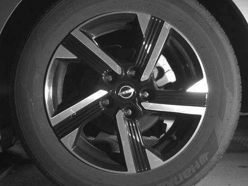 Used 2025 Nissan Sentra SV FWD image 14