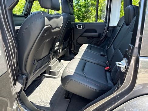 Used 2026 Jeep Wrangler Unlimited Rubicon AWD/4WD image 40
