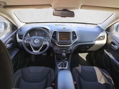 Used 2016 Jeep Cherokee Latitude w/ Comfort/Convenience Group image 16