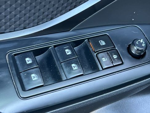 Used 2019 Toyota C-HR LE FWD image 13