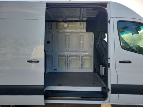 Used 2025 Mercedes-Benz Sprinter 2500 image 8