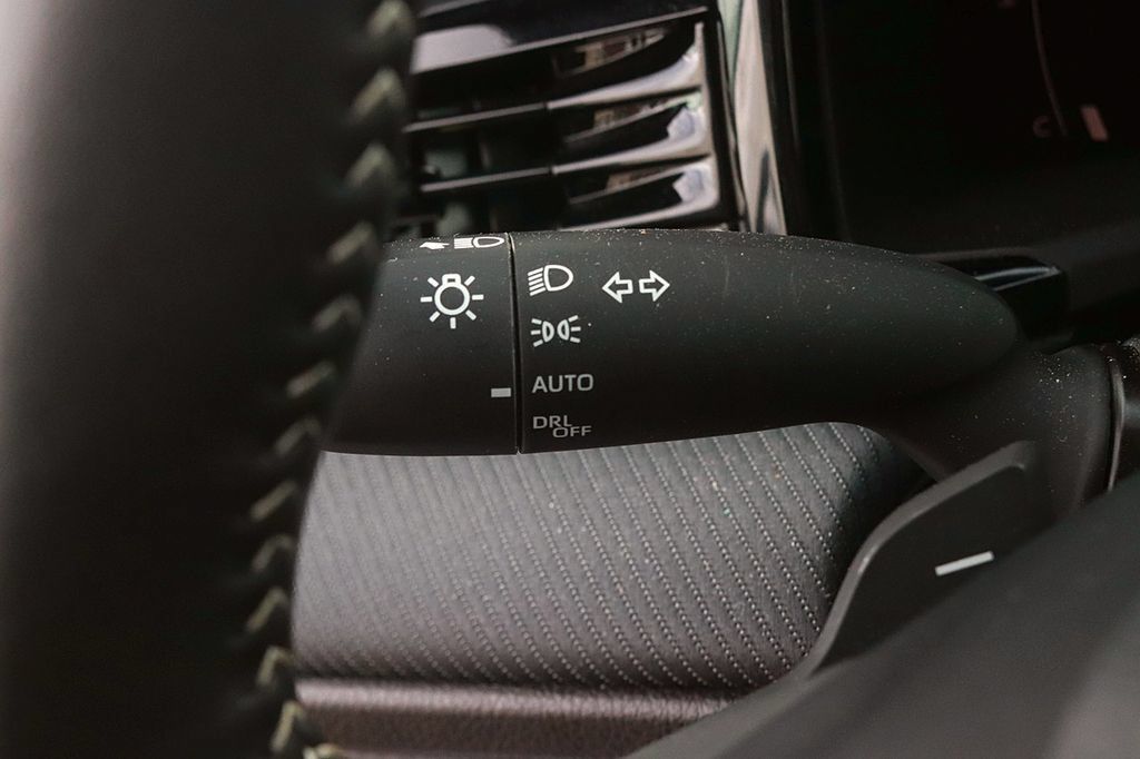 Used 2025 Toyota Camry SE FWD image 24