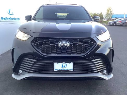 Used 2022 Toyota Highlander XSE AWD/4WD image 9