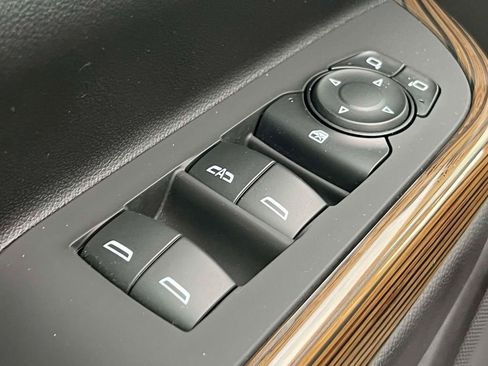 Used 2023 GMC Acadia SLE w/ Driver Convenience Package image 18