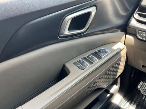 Used 2026 Kia Carnival FWD image 18